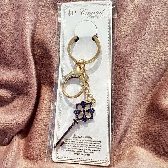 Rhinestone Key with Gold Accents Key Charm Keychain - Picture 5 of 9